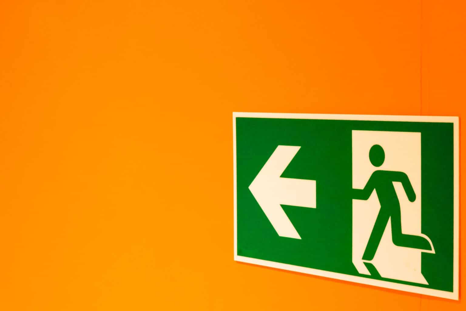 ddp-g-u2XlUqAXA-unsplash walking away from home inspections